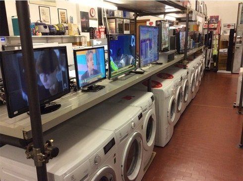 televisioni e lavatrici in esposizione