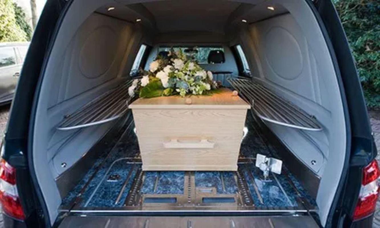 trasporto feretro in auto funebre