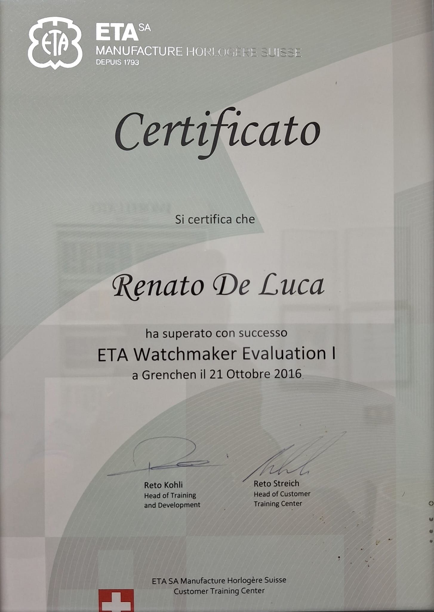 un Certificato di attestazione a nome Renato Luca