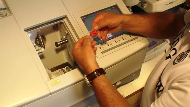 Montage des verres sur lunettes chez Gembloux Optique - Province de Namur - Opticien