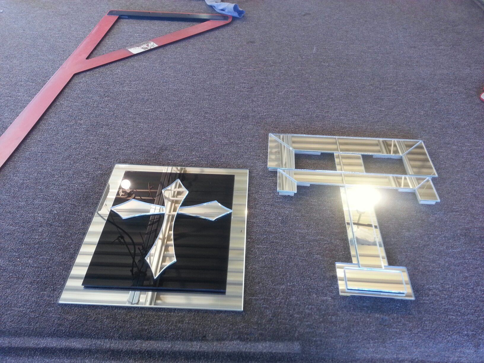 A mirrored letter t with a cross on it