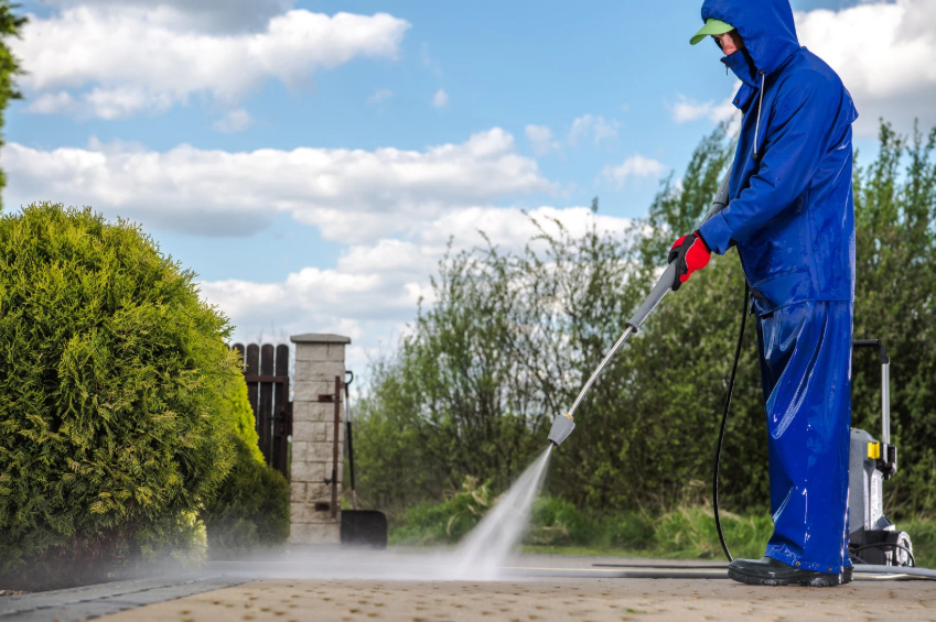 Pressure Washing Checklist for Siding, Deck, and Driveways
