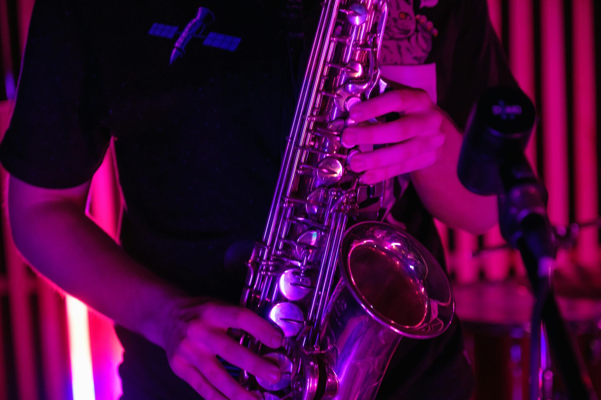 “Close-up thumbnail of a person playing a saxophone, representing jazz and instrumental music.”