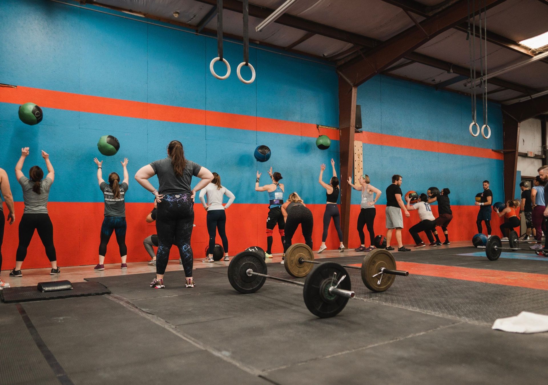 A group of people are doing exercises in a gym.
