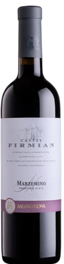 Bottiglia di vino Marzemino di Castel Firmian. Vino rosso scuro in bottiglia di vetro con etichetta bianca.