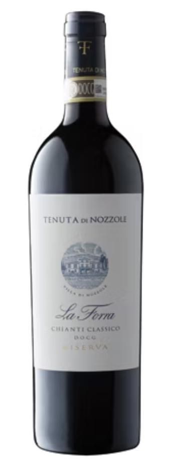 Bottiglia di vino con etichetta bianca, con la scritta 