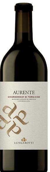 Bottiglia di vino Chardonnay Aurente. L'etichetta è color crema con scritte e decorazioni dorate. La bottiglia è scura.