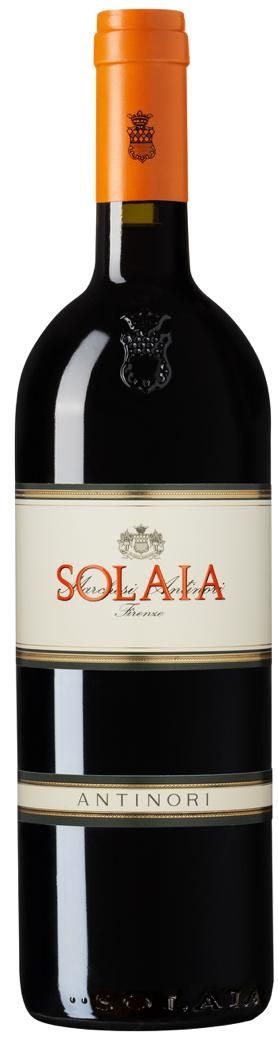 Bottiglia di vino rosso Solaria. L'etichetta riporta il nome e l'annata.
