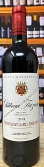 Bottiglia di vino con etichetta 