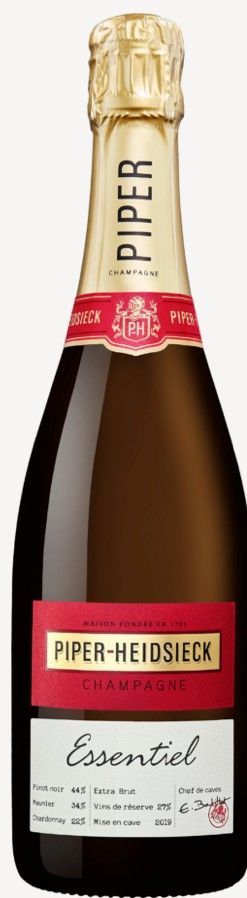 Una bottiglia di champagne Piper-Heidsieck Essentiel con etichetta rossa e involucro in lamina dorata.