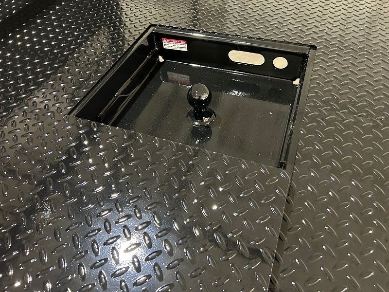 photo of gooseneck ball in truck bed well with cover