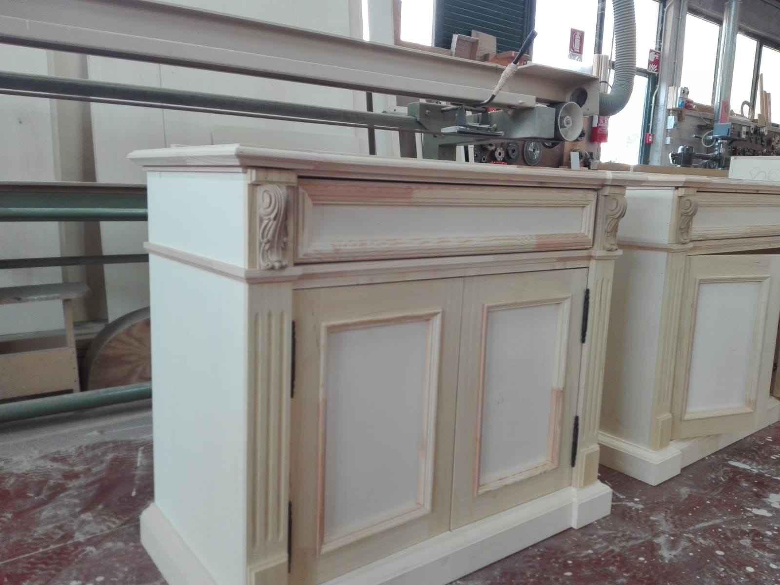 mobile basso dallo stile antico