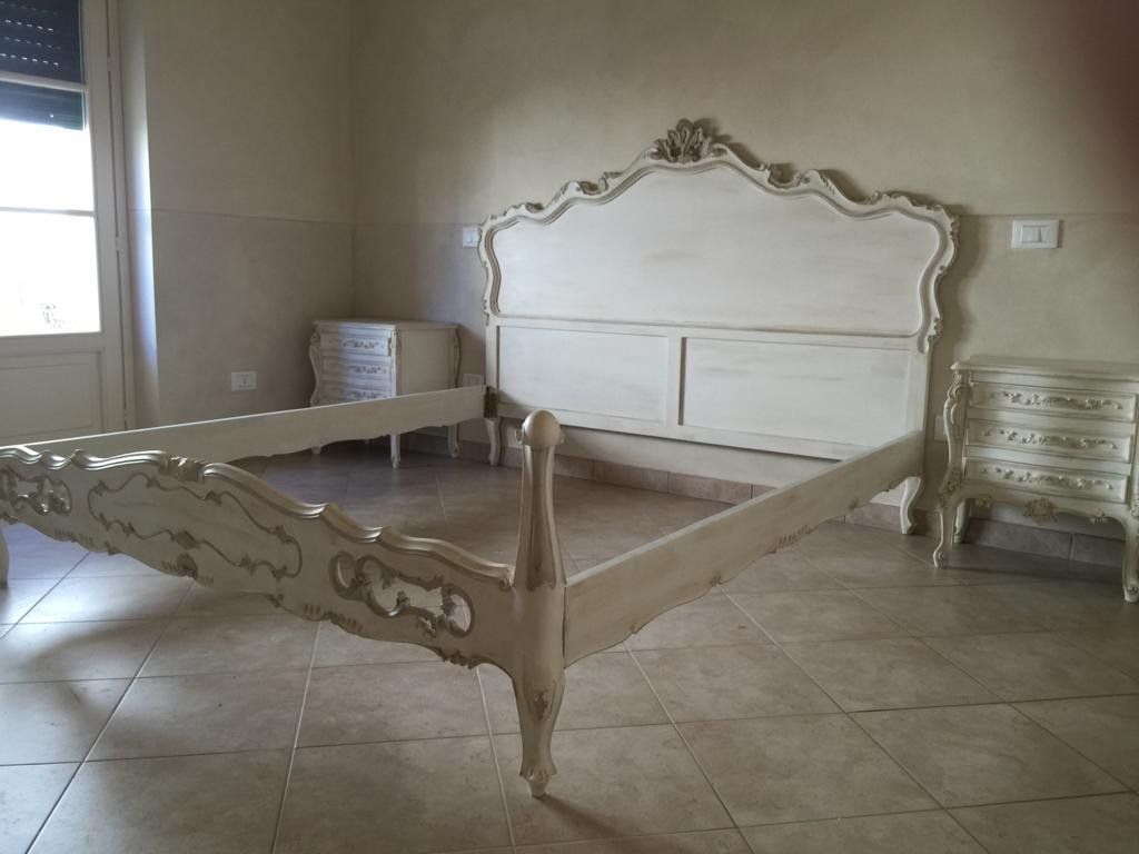 struttura letto con testata retrò