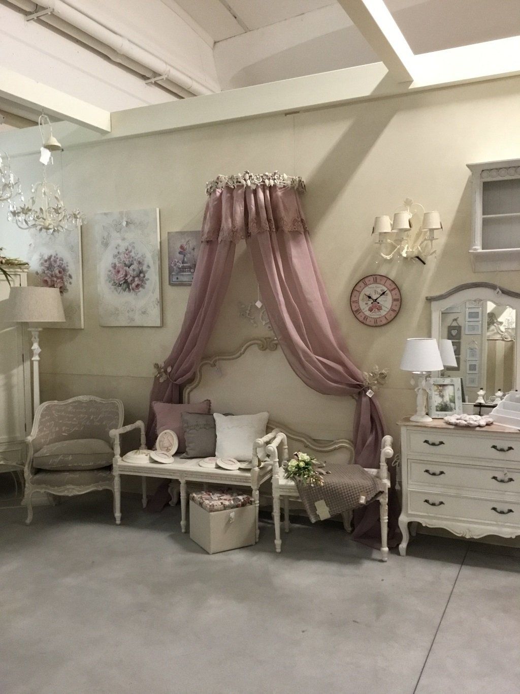 mobili e tavolini per soggiorno e camera da letto