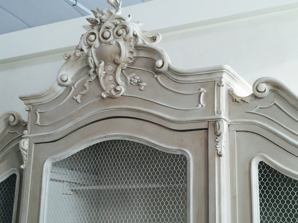 dettaglio credenza dallo stile vintage