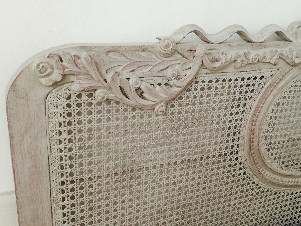 testata letto dallo stile vintage