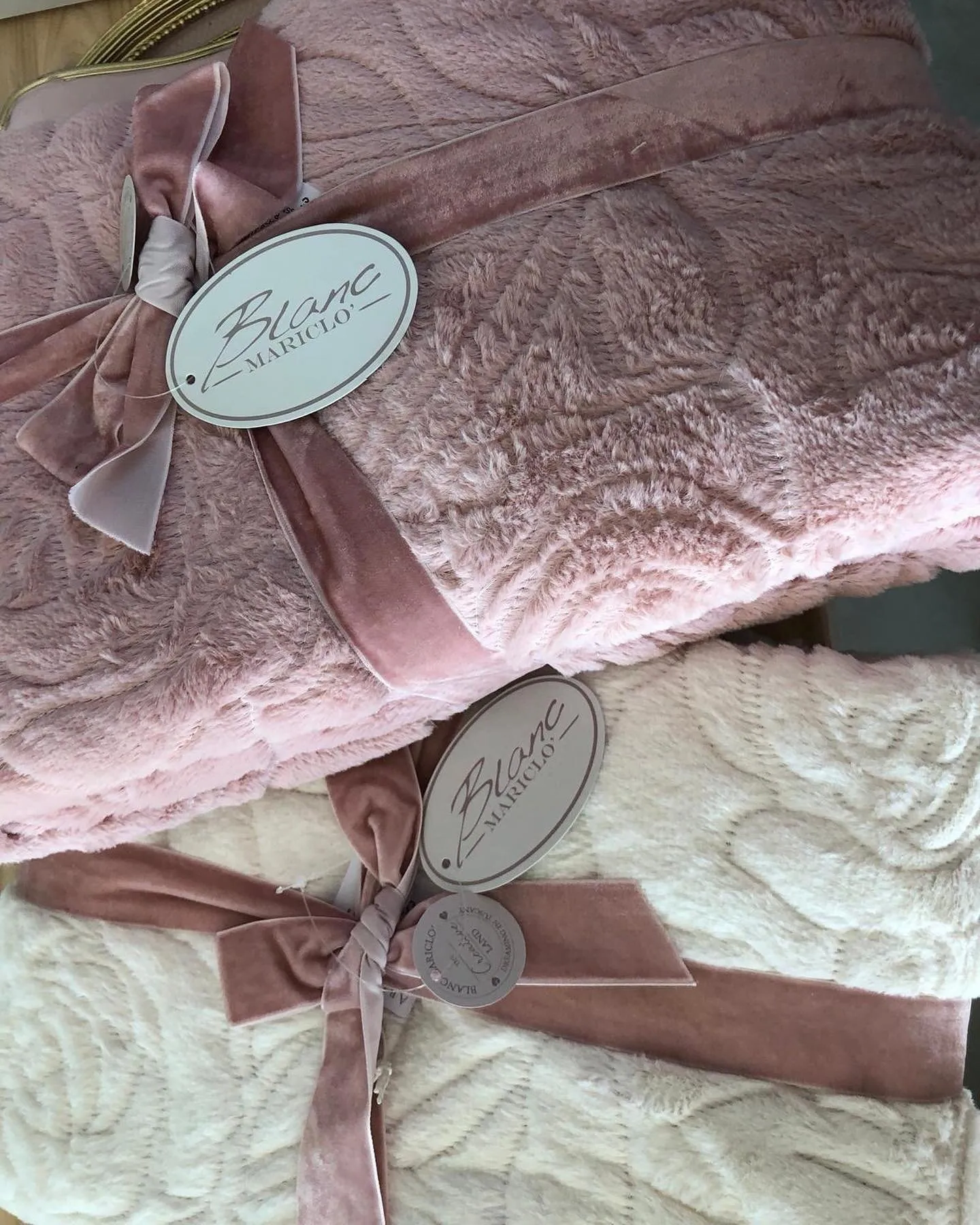 dettaglio tovaglia per la tavola dallo stile retrò