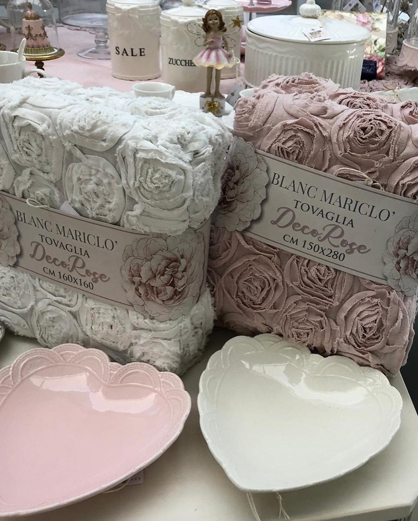 piatti a forma di cuore in diverse colorazioni