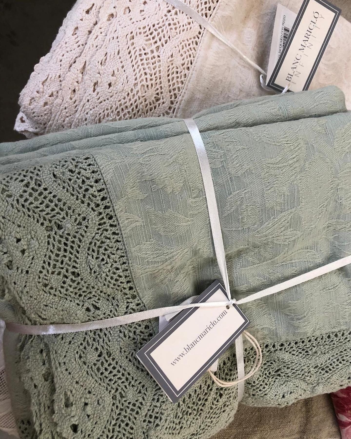 tovaglia ricamata classica