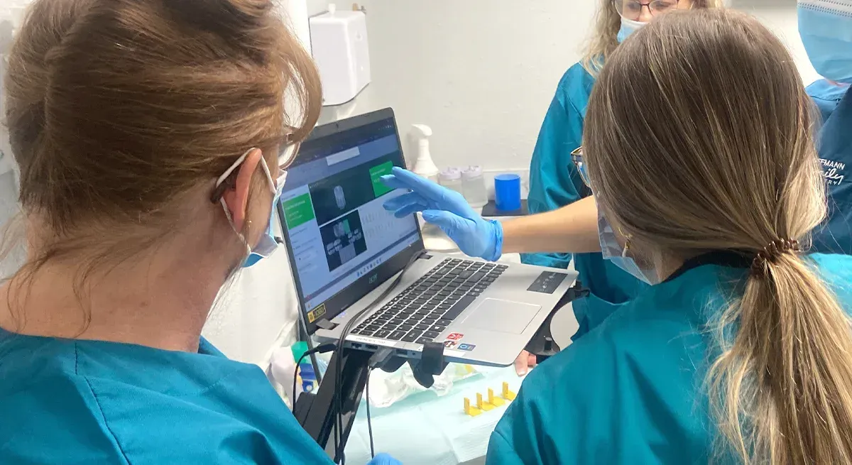 Dental assistant Florida, work as a dental assistant, online dental assistant courses