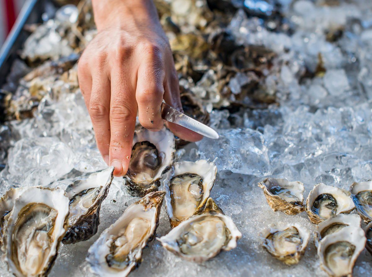 oysters at mac's raw bar market