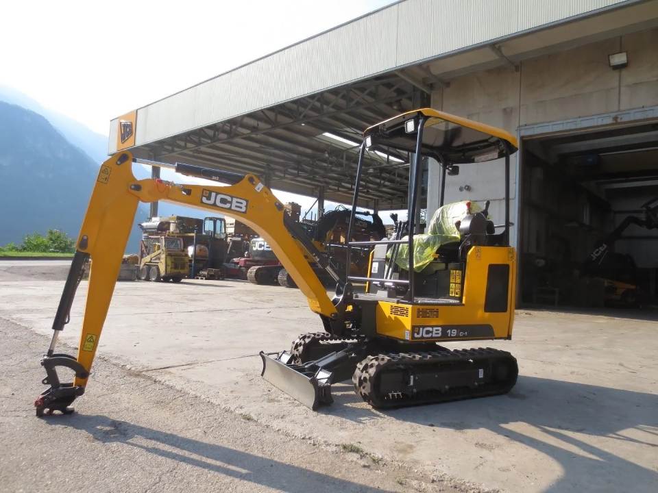 miniescavatore con braccio