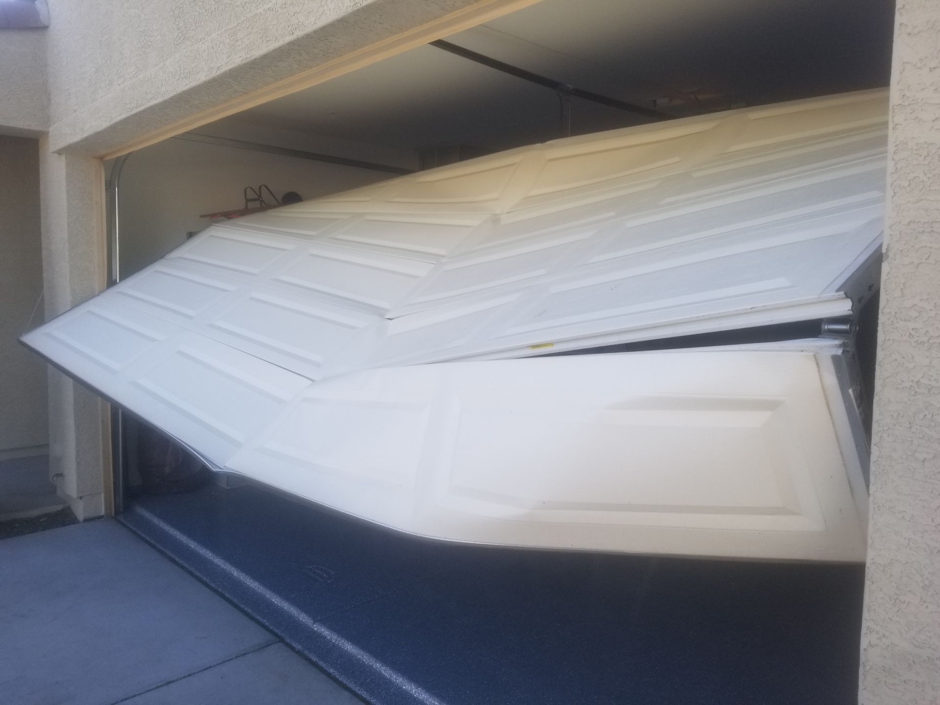 Before and after images of Avondale garage door repair showcasing quality workmanship.