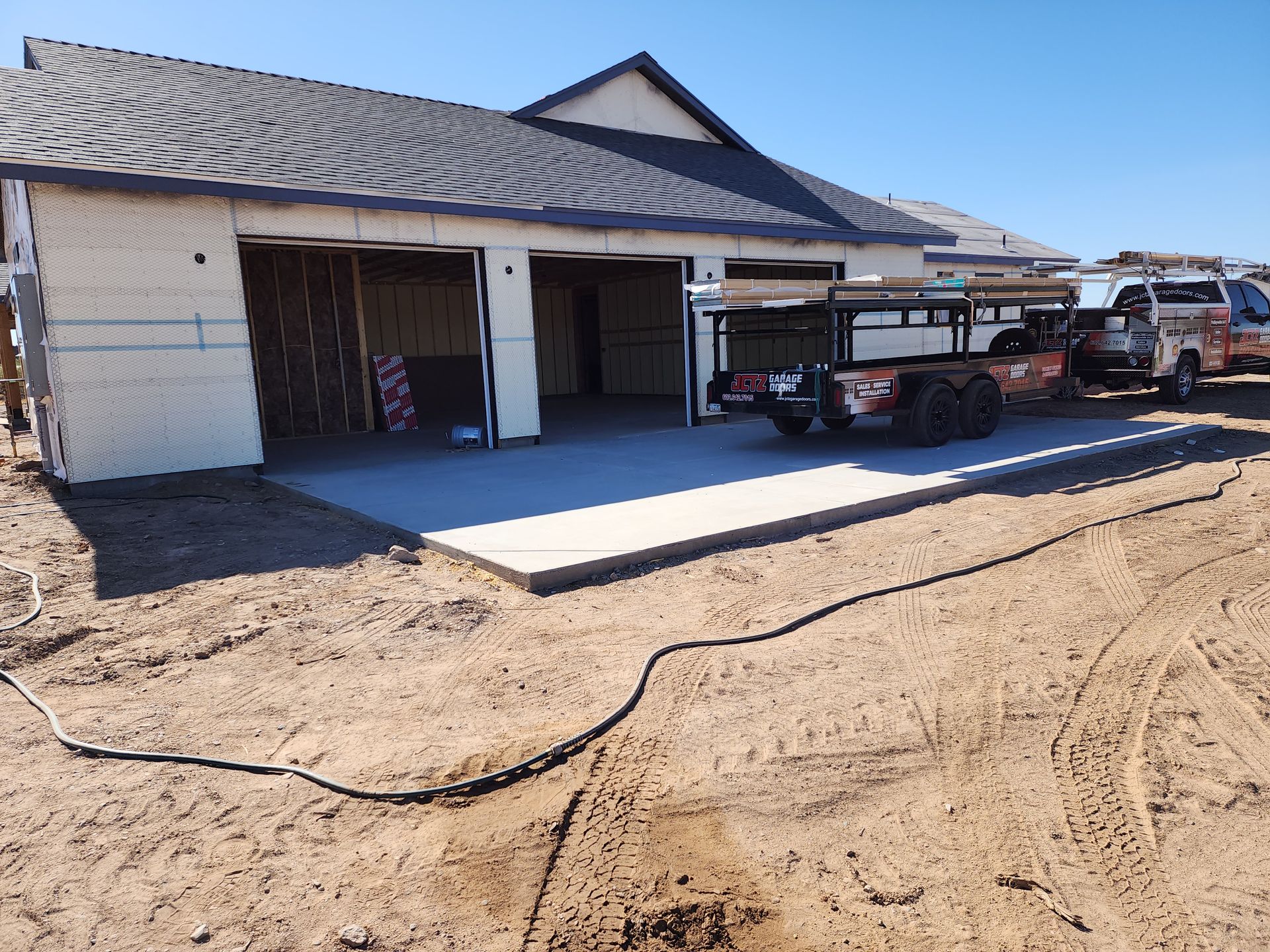 garage doors being installed on new home build
