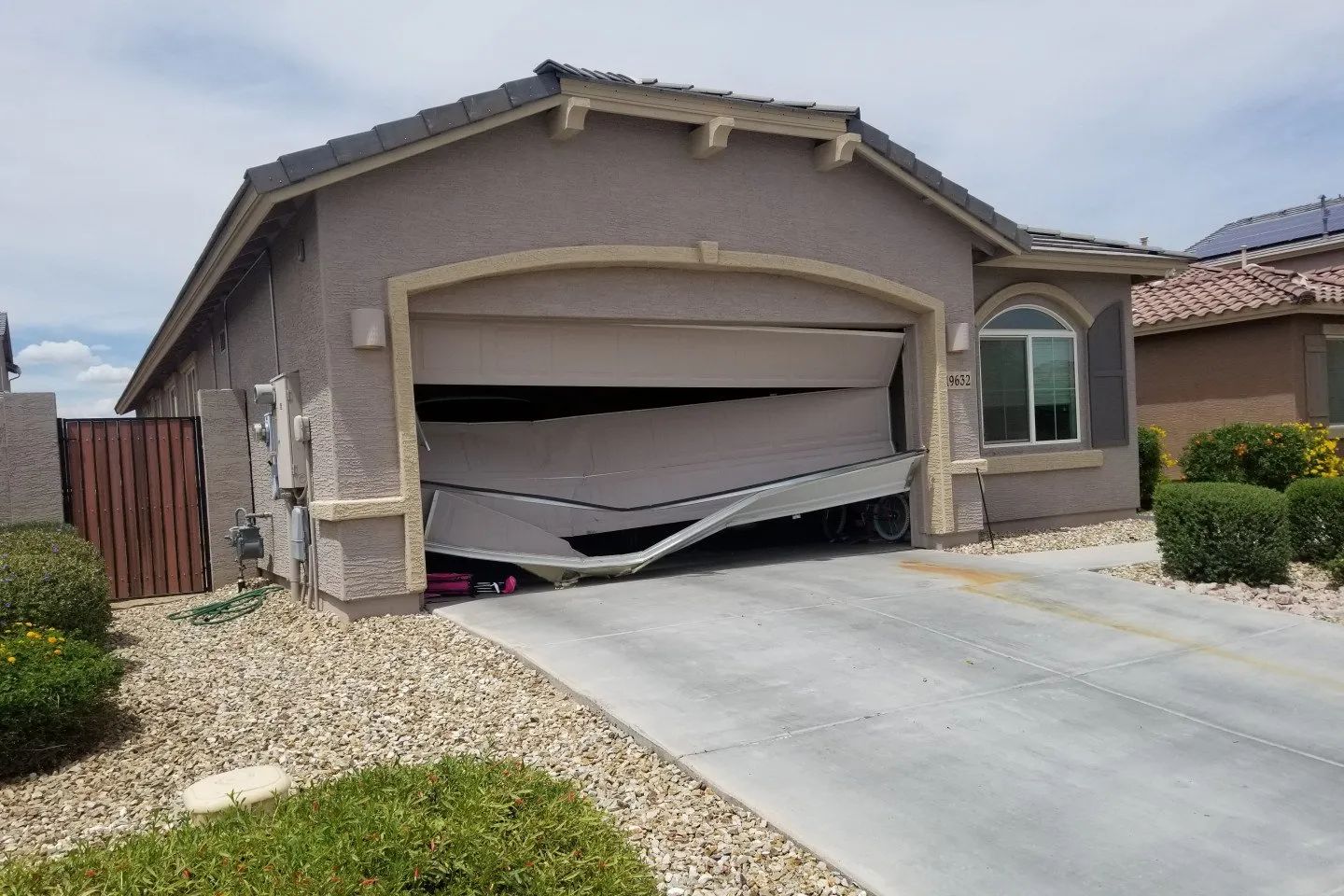 New-garage-door-installation-Glendale-AZ