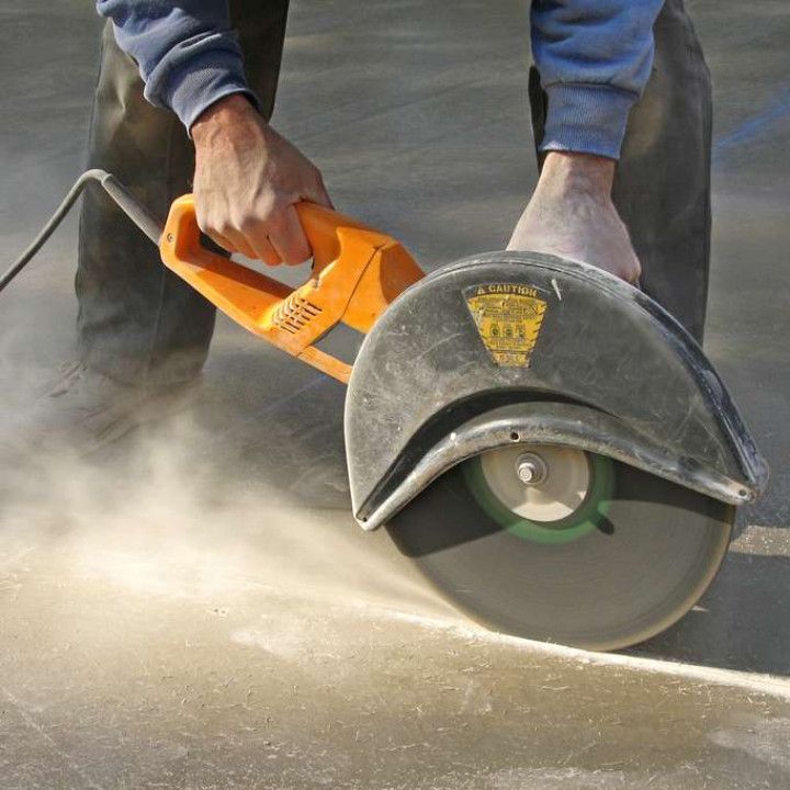 cutting control groove in concrete slab