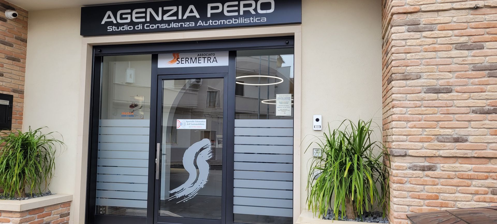 esterno dell'agenzia pero' a sava