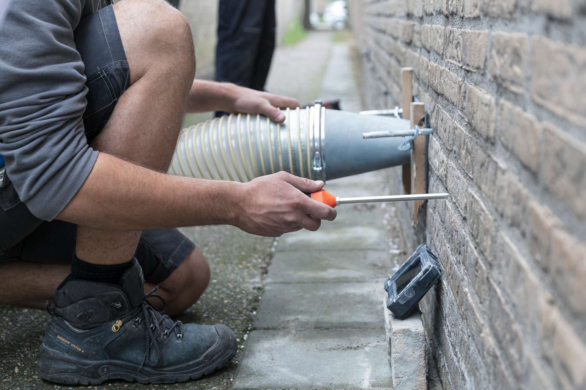 spouwmuur isolatiemateriaal verwijderen