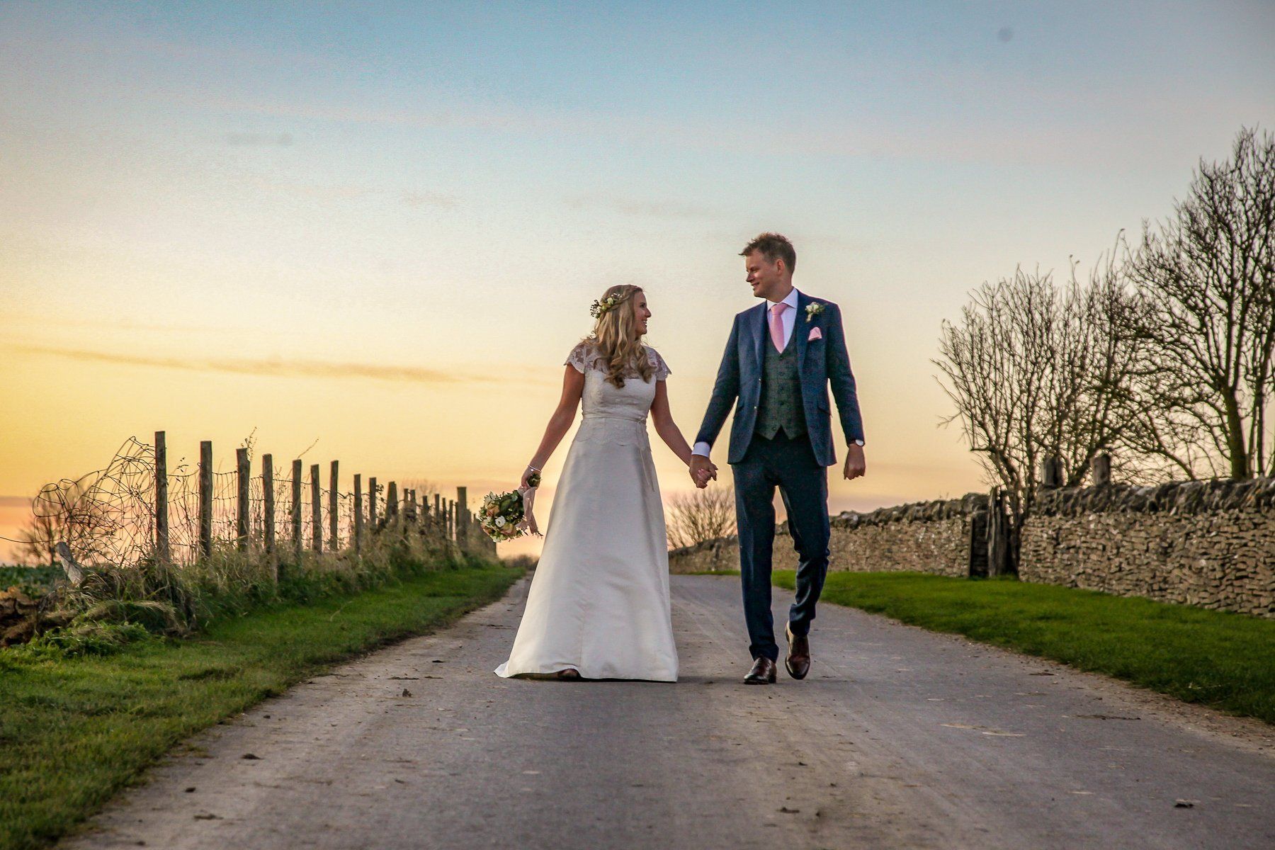 cotswold wedding photographer at cripps stone barn 