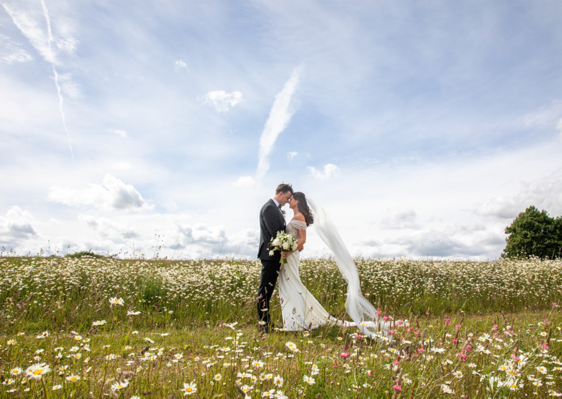 wedding photography at Cripps Stone Barn in May by Jane and Oli from Cotswold Weddings