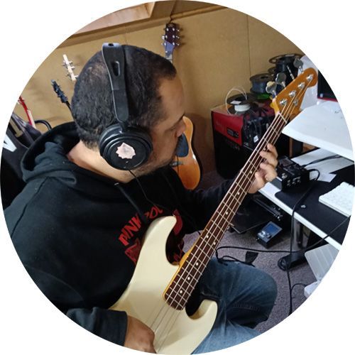 Ontmoet Abel Brito, de gitaarbouwer achter Gitaar Afstellen Boxtel.