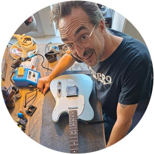 Ontmoet Rempe Kooij, bekend van Dr. Axe Guitarworks, de gitaarbouwer achter Gitaar Afstellen Groningen.
