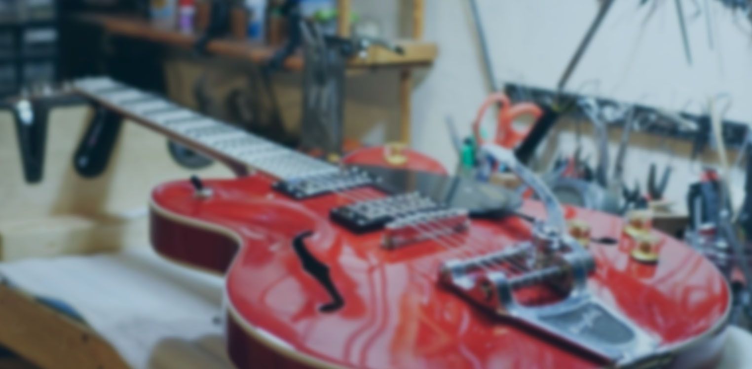 Lees onze vijf eenvoudige stappen om je elektrische gitaar optimaal te laten spelen en klinken.