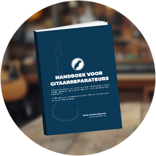 Elke bij Gitaar Afstellen Nederland aangesloten gitaarreparateur ontvangt van ons een handboek van bijna 100 pagina's – een spoedcursus gitaren afstellen, onderhouden en repareren.