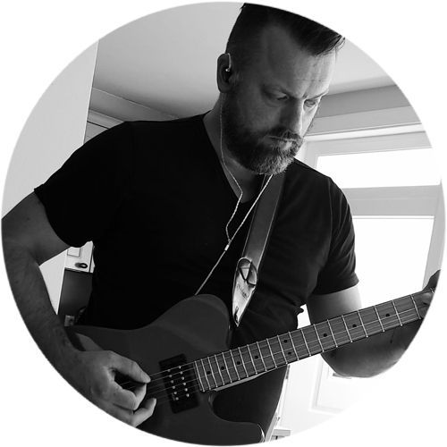 Ontmoet Nico Terhorst, de gitaarbouwer achter Gitaar Afstellen Ulft.