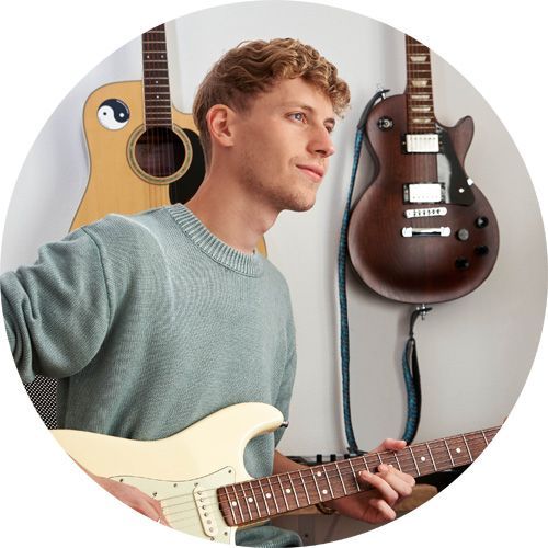 Ontmoet Rogier Broekhuis, de gitaarbouwer achter Gitaar Afstellen Groningen.