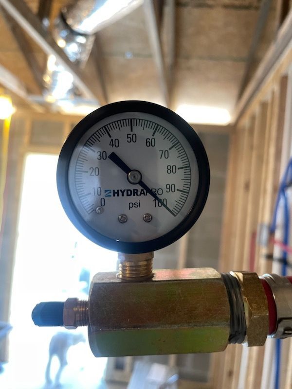 A pressure gauge that says hydrapro on it