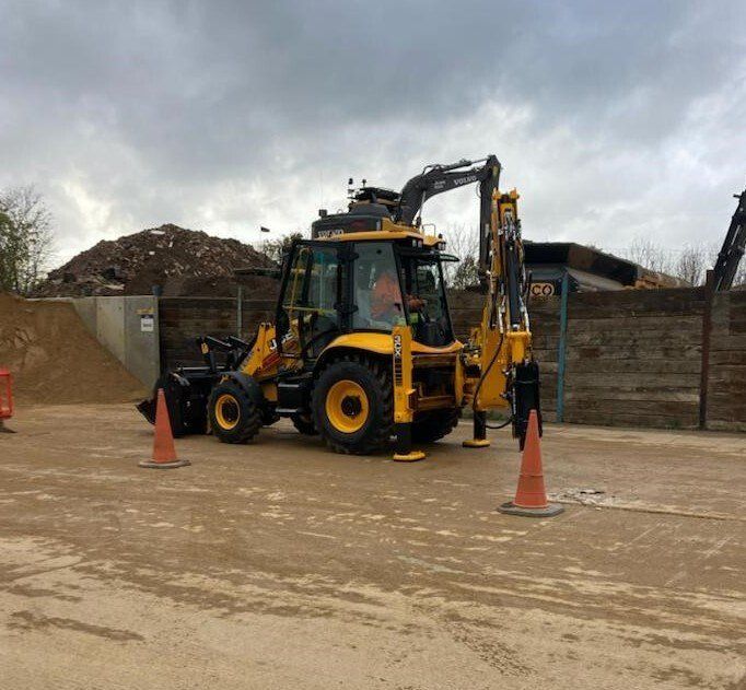 New JCB 3CX & Breaker