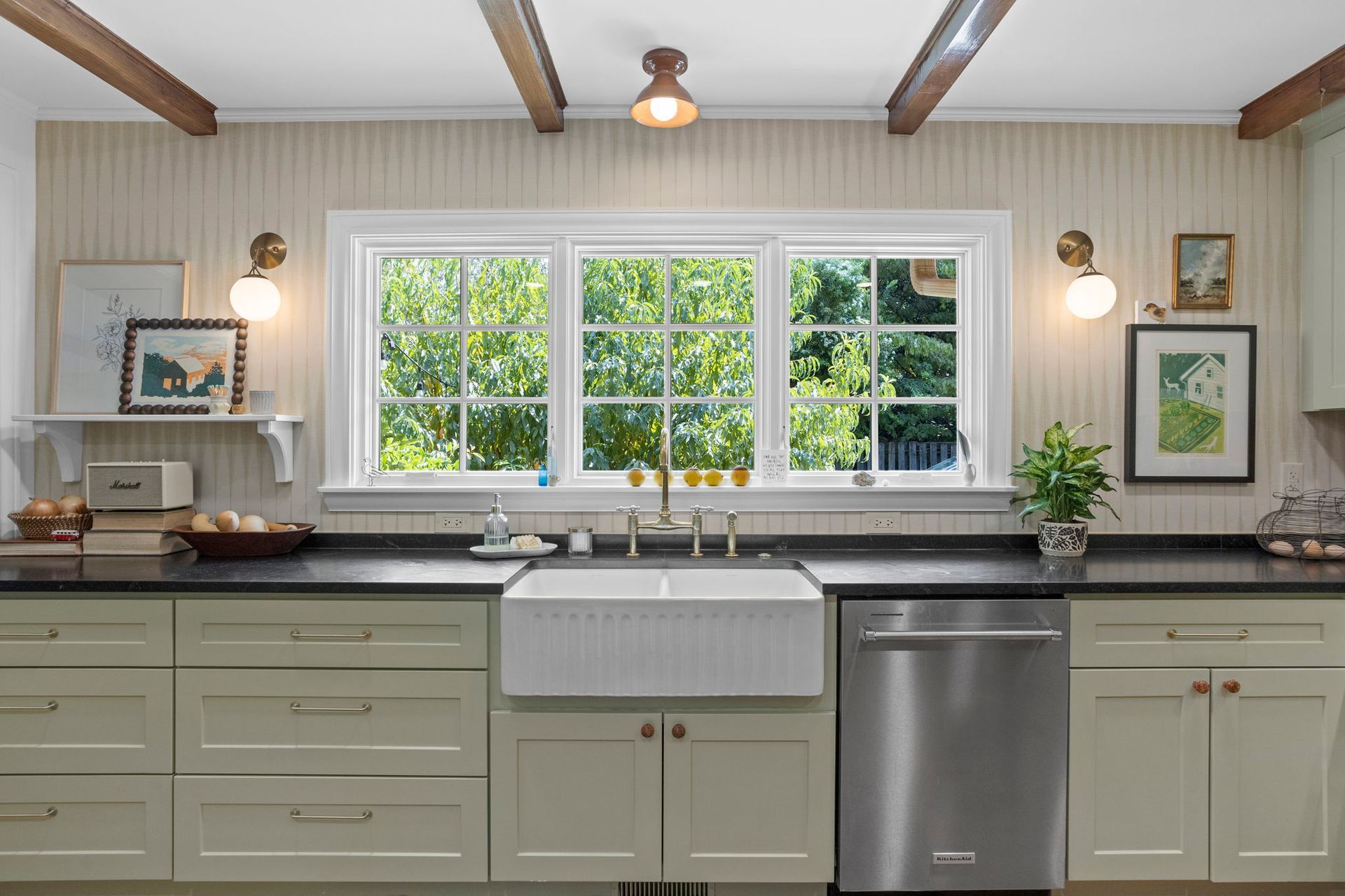 Kitchen remodeled by Nunley Custom Homes in Greenville, SC.