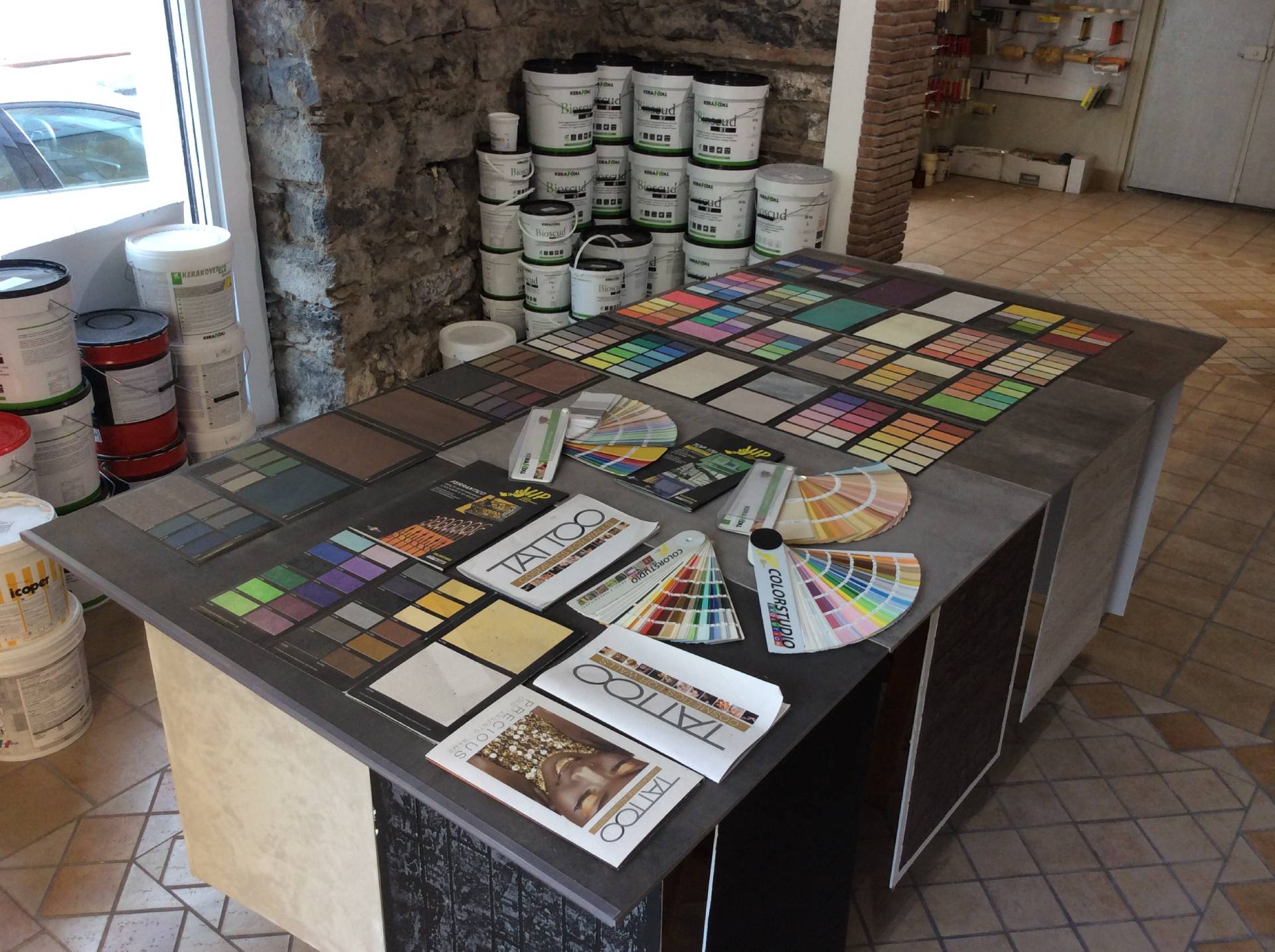 cataloghi e campionari di vernici