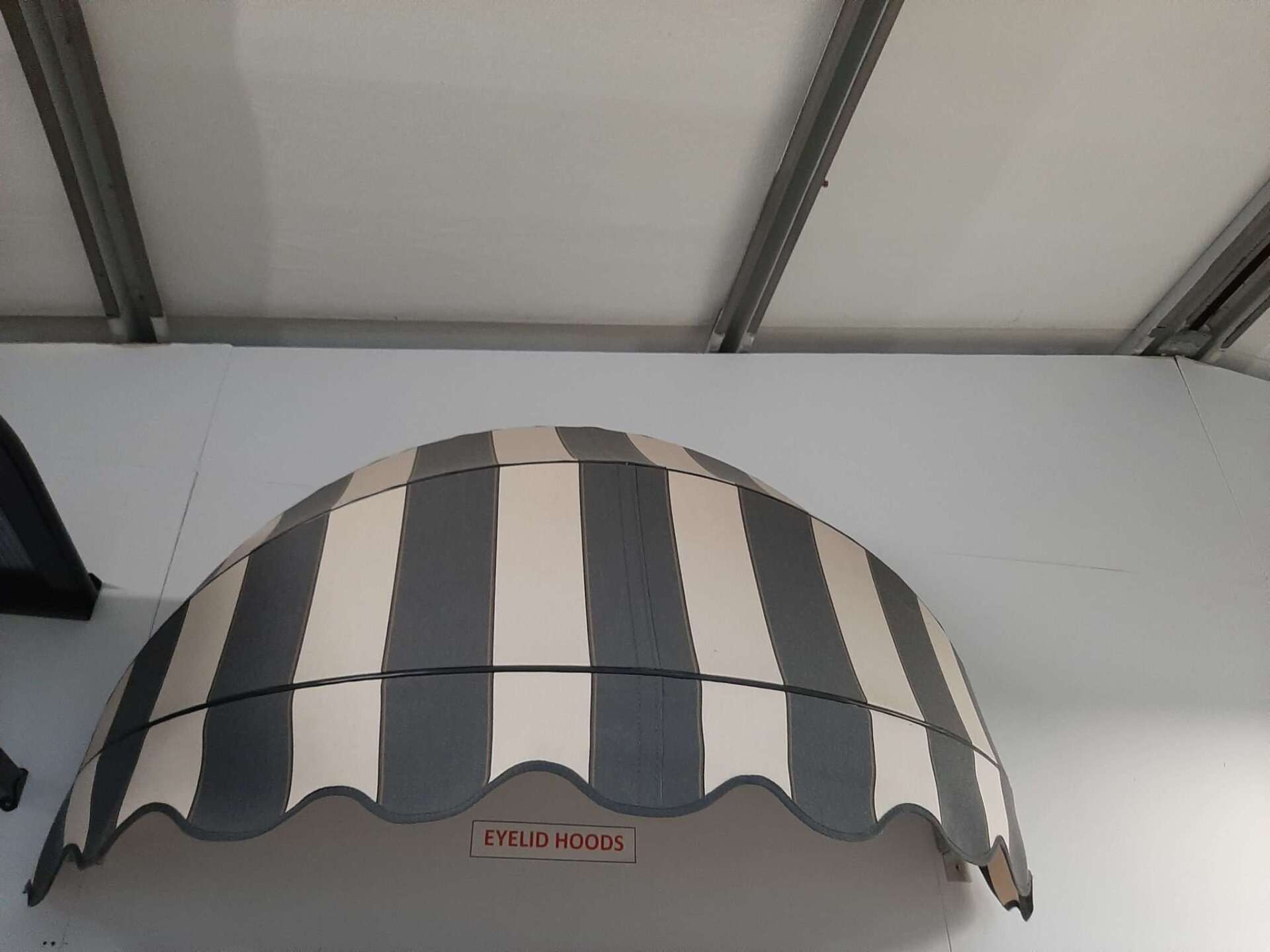 DUTCH HOOD / EYELID AWNINGS