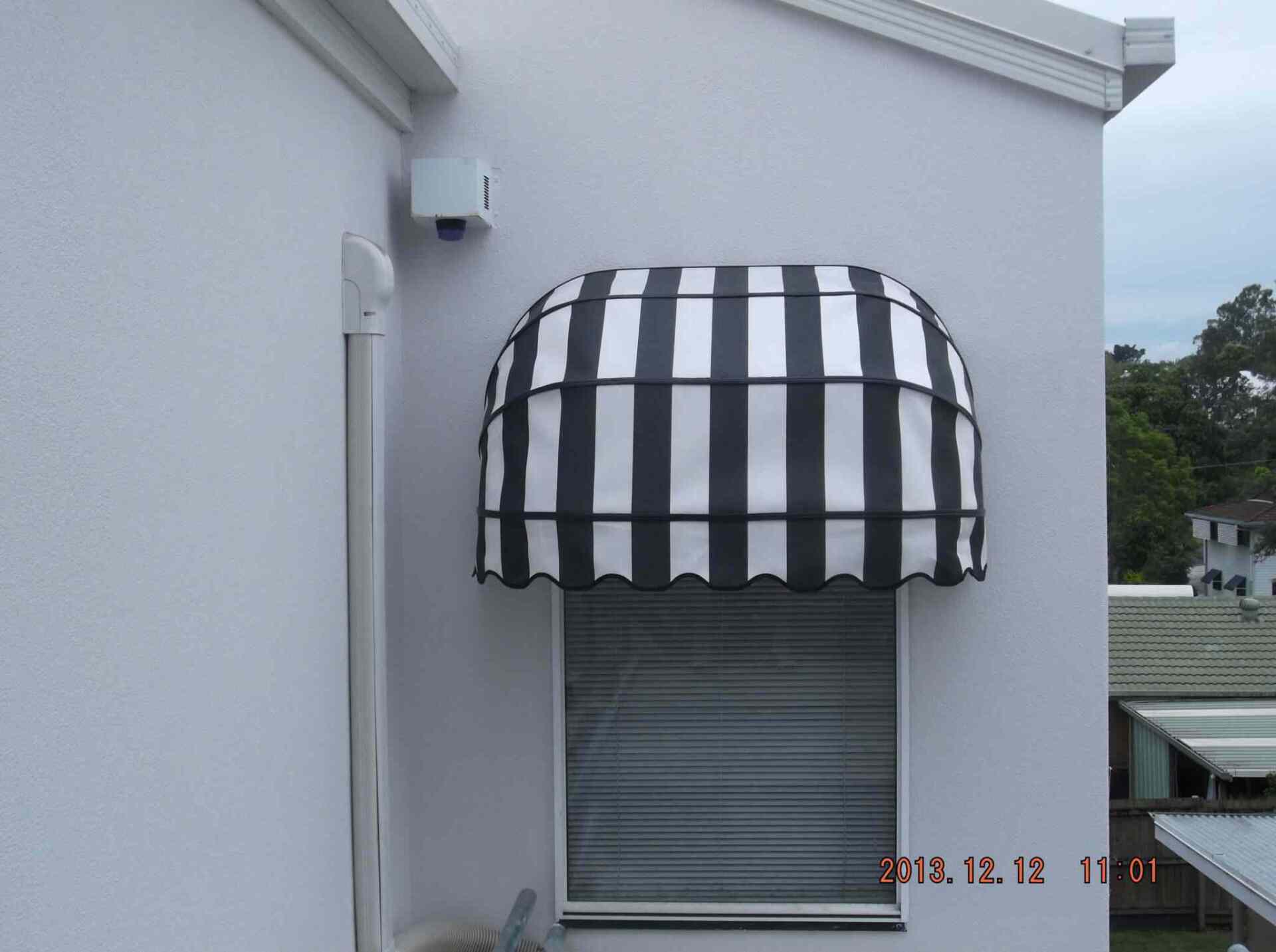 DUTCH HOOD / EYELID AWNINGS