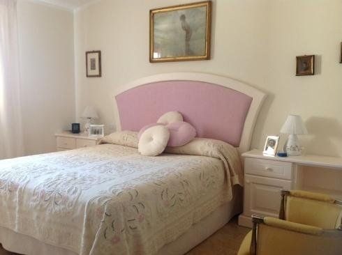 camera da letto in legno bianco