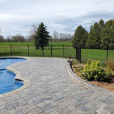 metal and chain link fence builders hamilton