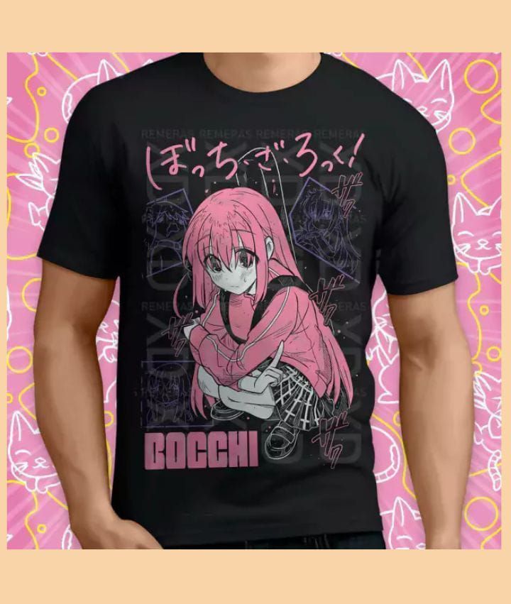 Un hombre lleva una camiseta negra con una chica de anime rosa.