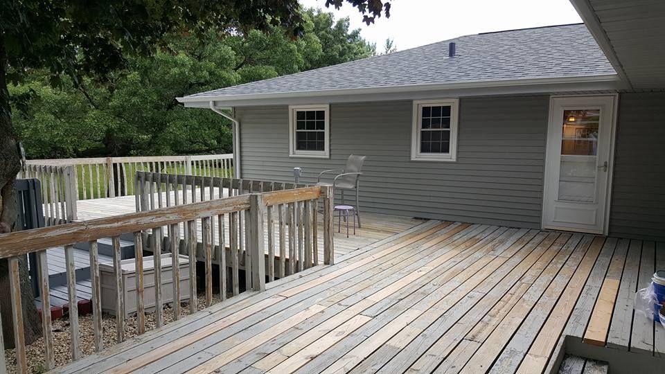 deck work installs in Machesney Park, IL